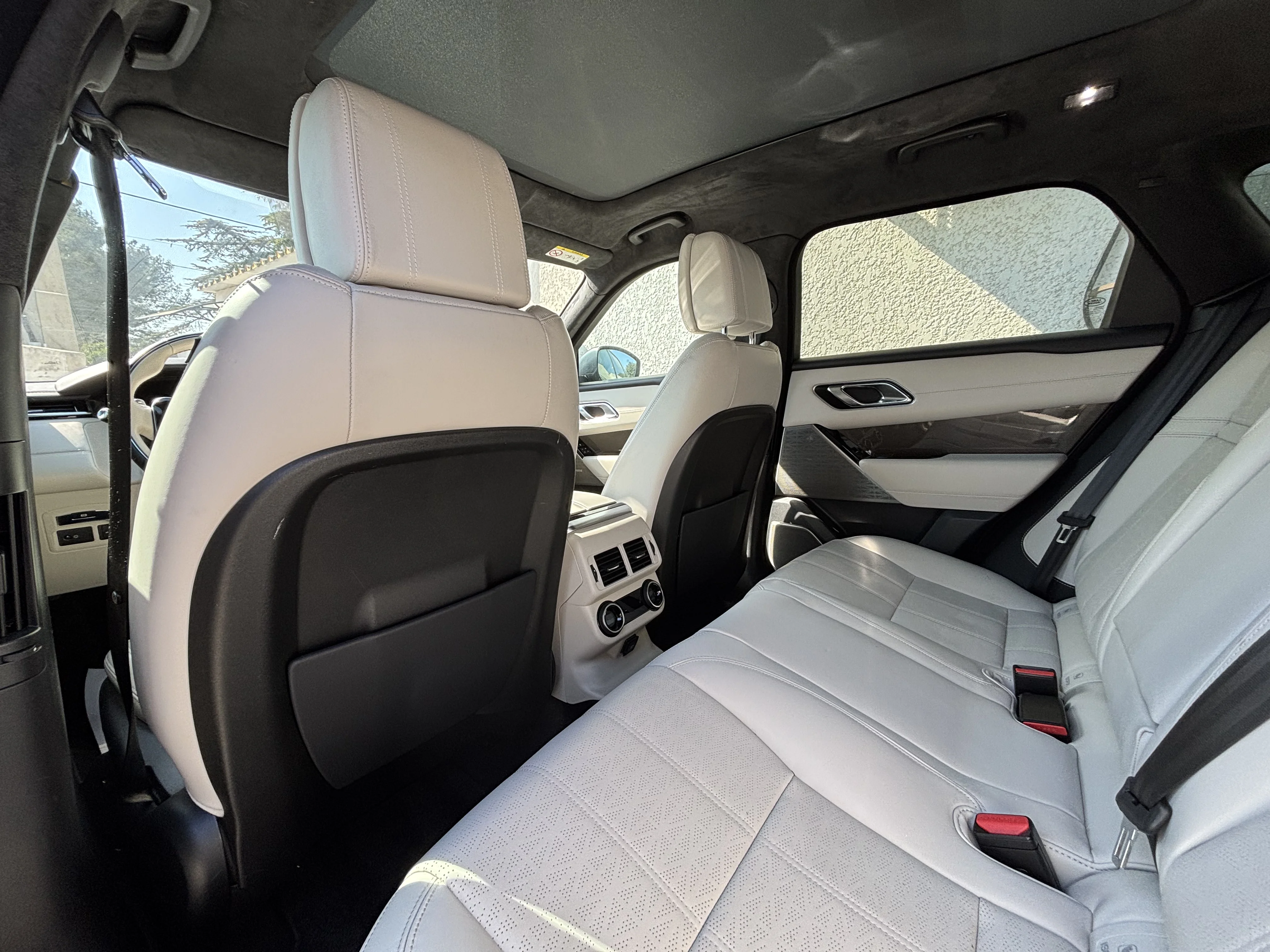 Service professionnel de nettoyage intérieur et detailing automobile à Saint-Mitre les Remparts